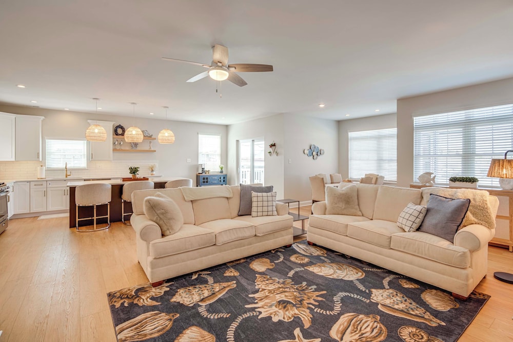 Walk to Beach: Spacious Condo in North Wildwood!