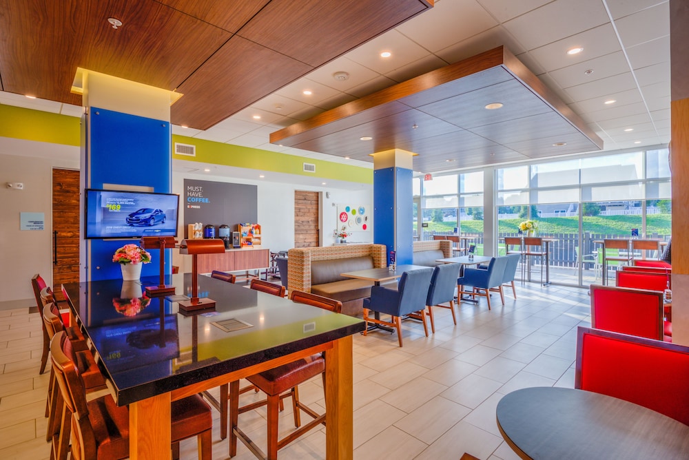 Holiday Inn Express & Suites Reedsville - State Coll Area by IHG