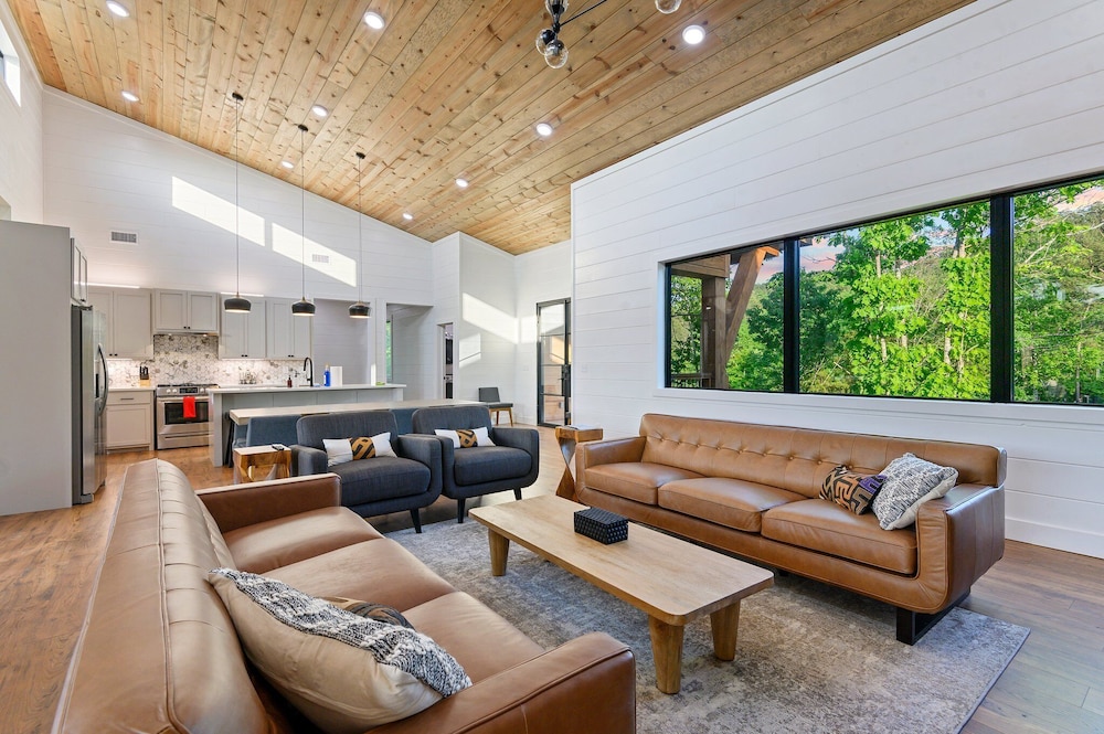 Luxury Retreat in Broken Bow