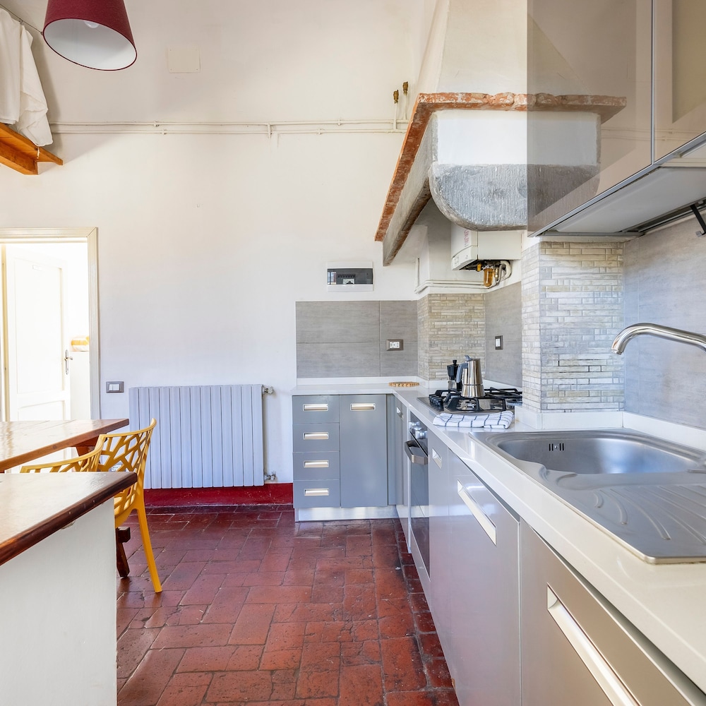 Cerchi 3 in Firenze With 2 Bedrooms and 1 Bathrooms