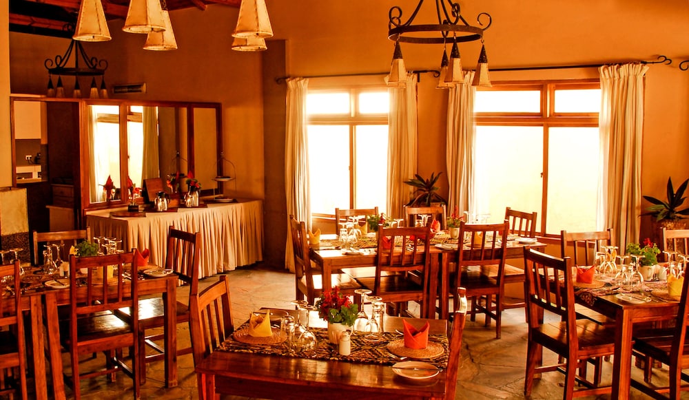 Ahadi Lodge