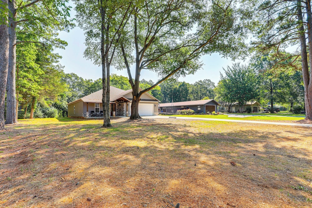Spacious Heber Springs Home - Easy Marina Access! view 5