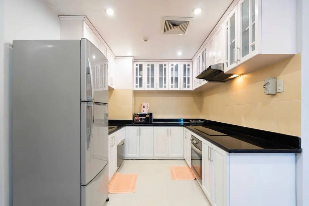 Salute de Sailing Tower Luxury Apartment