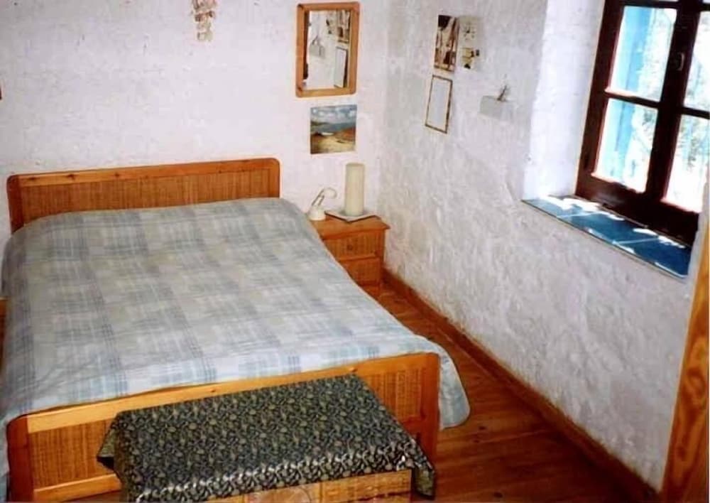 Secluded Restored Farmhouse With Private Pool, 2 Bedrooms and Free Car view 3
