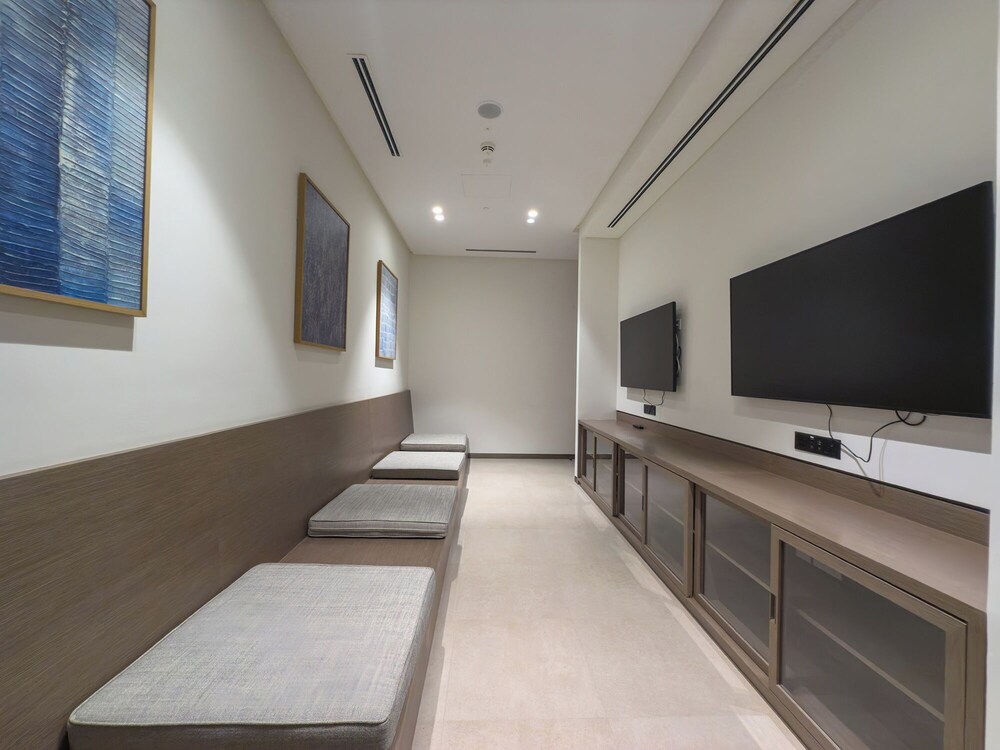 Skyline Majesty - Luxury Living with Full Burj Khalifa & Fountain Views