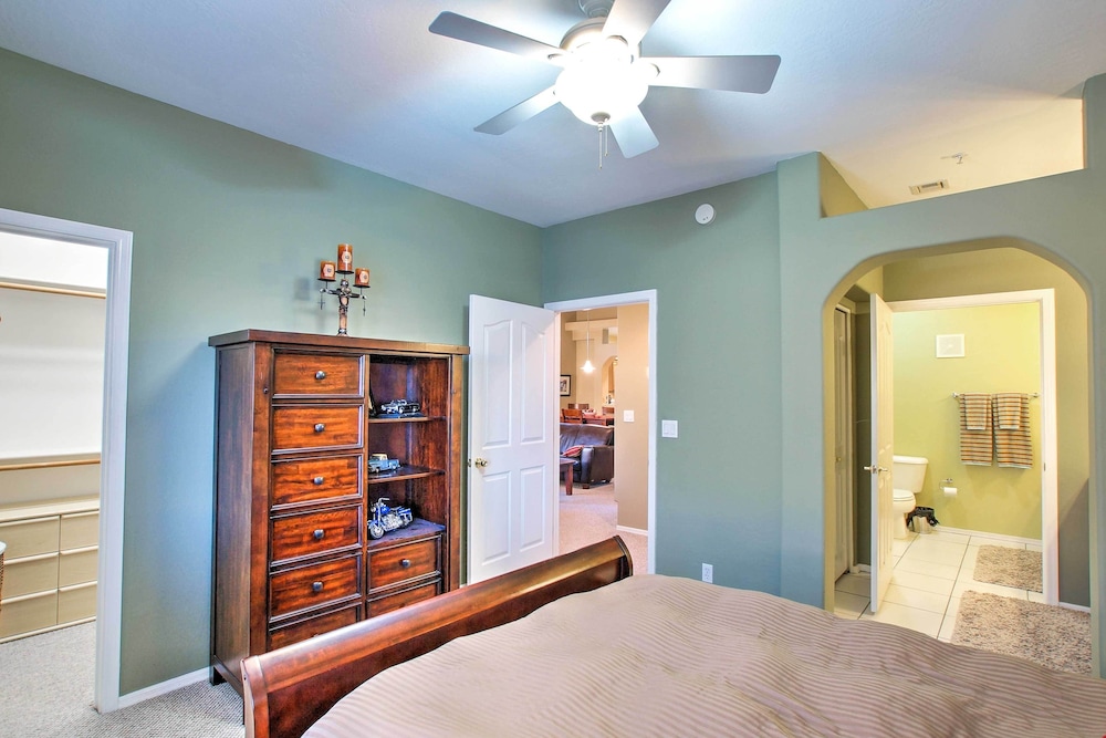 Lovely Condo w/ Balcony < 3 Miles to Parks + Golf!