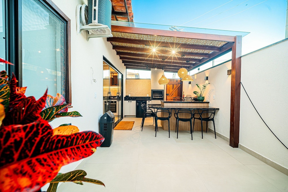 Casa DelMare Cond. com saída na praia