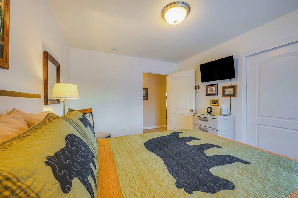 ~ 3 Mi to Ski & Hiking Trails: Soldotna Home