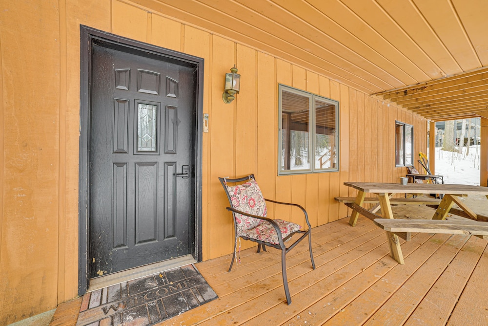 < 1 Mi to Nubs Nob Ski: Cabin w/ Sauna & Deck!