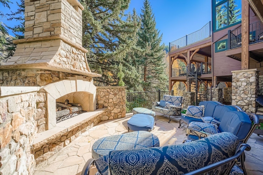 Fairway Drive Retreat 6 Bedroom Home