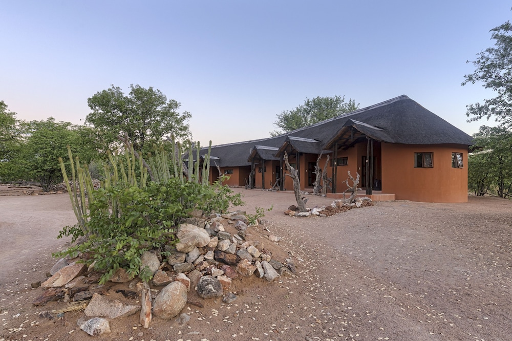 Hobatere Lodge