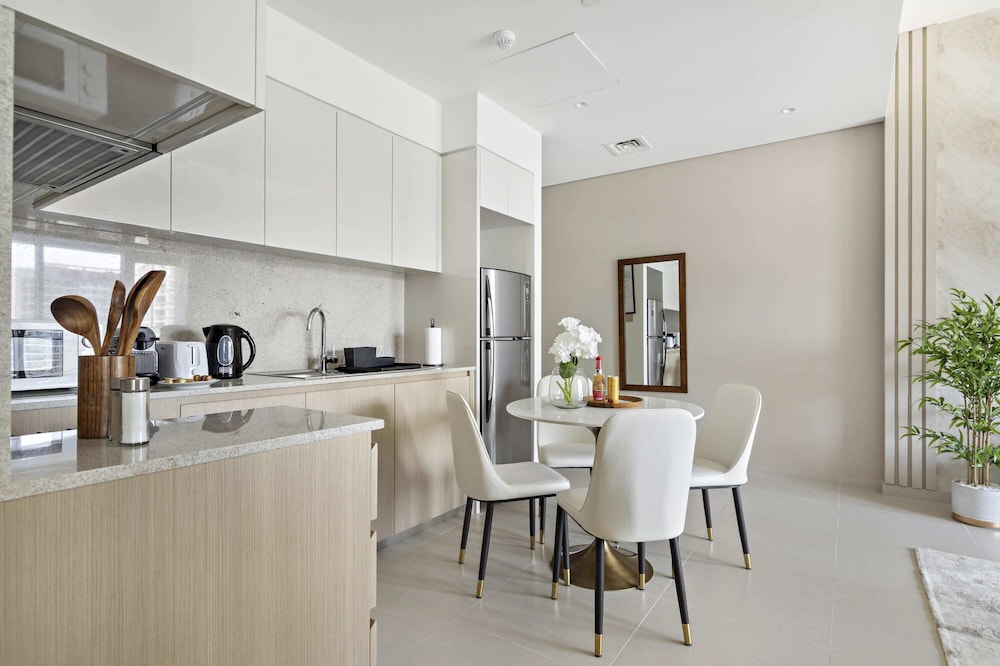 Silkhaus Elegant Downtown Premium Tower w Pool