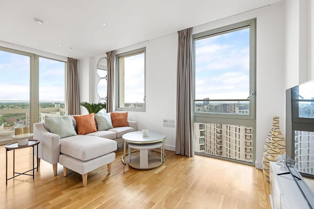 East Village Luxury Apartment - London