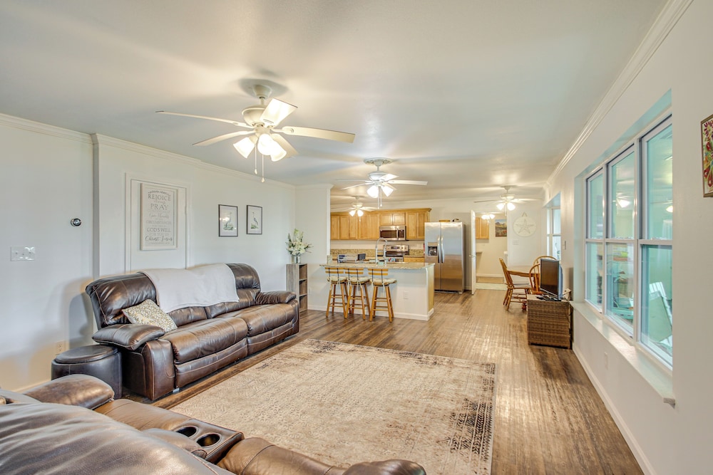 Private Patio & Hot Tub: Bayside Home in Pace!