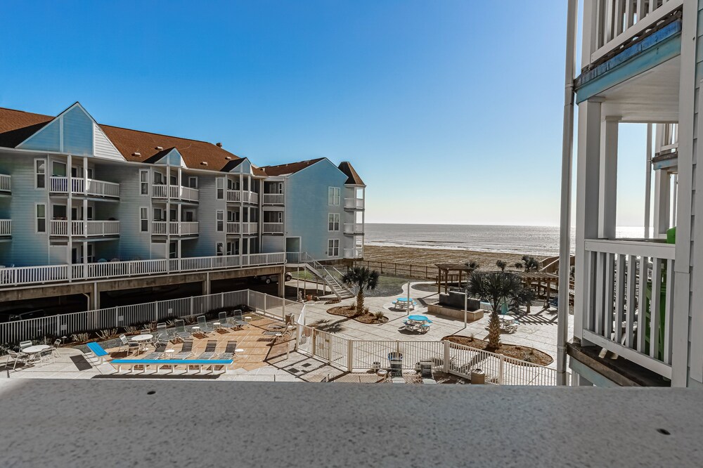 Seascape 1215 Studio Bedroom Condo by RedAwning