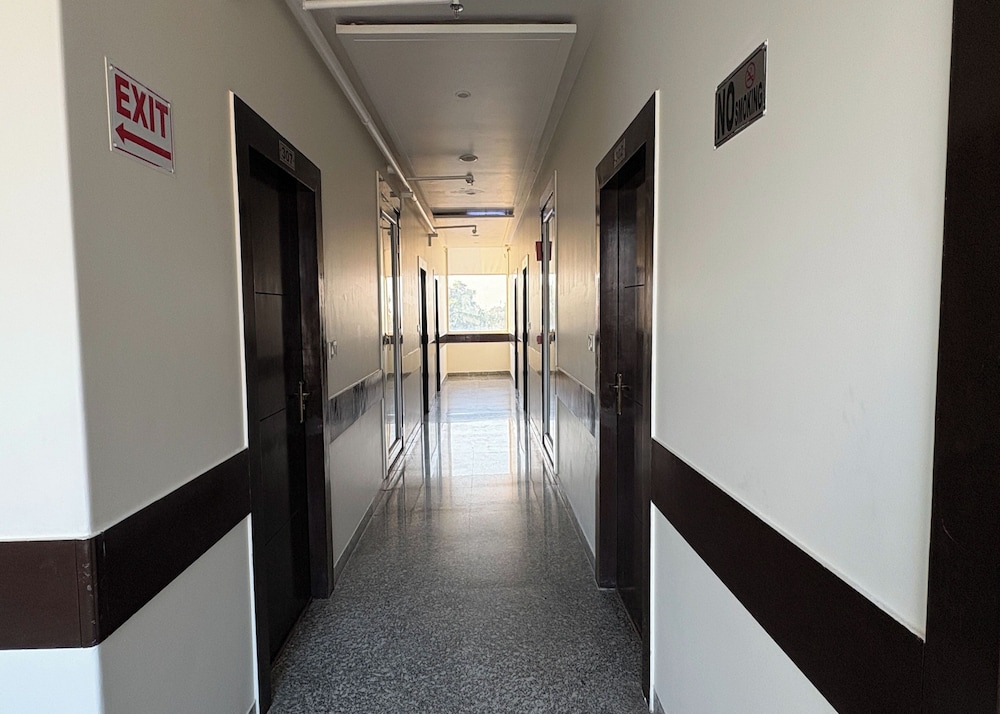 Hotel Girraj Inn