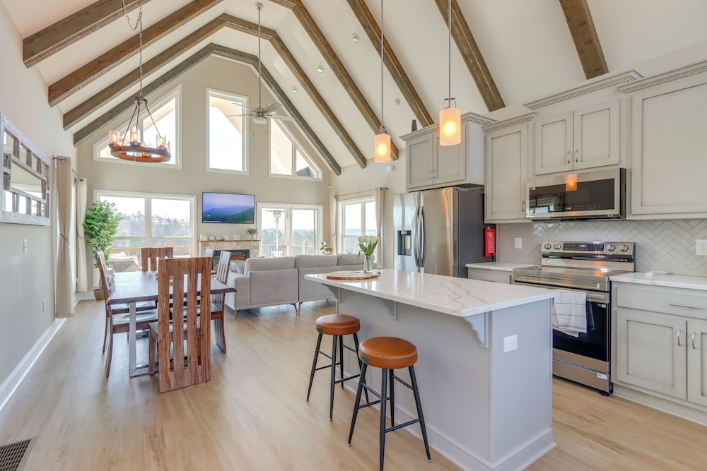 11 Mi to Dtwn Ellijay: Newly Built Modern Cabin!