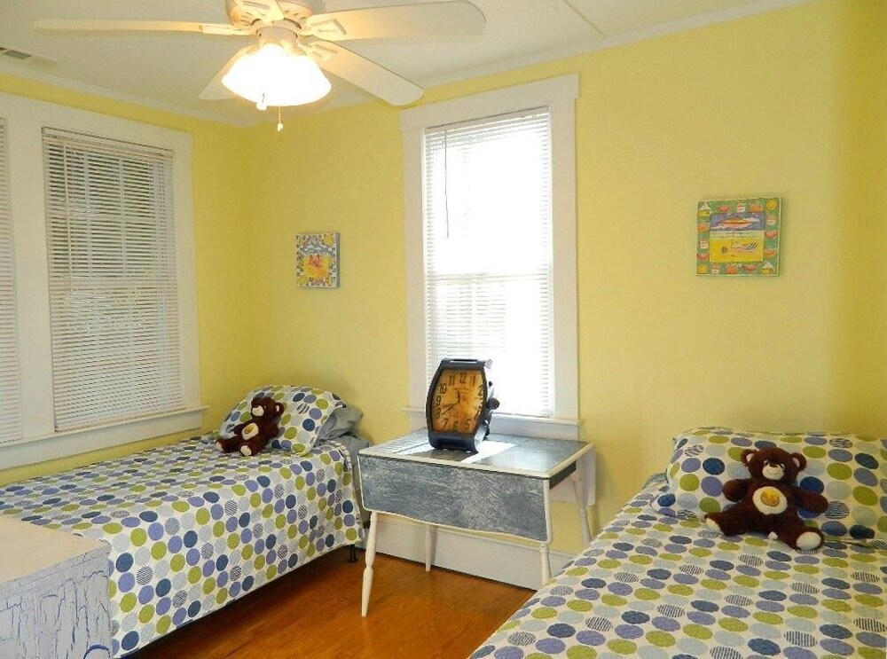 Laurel Street 204