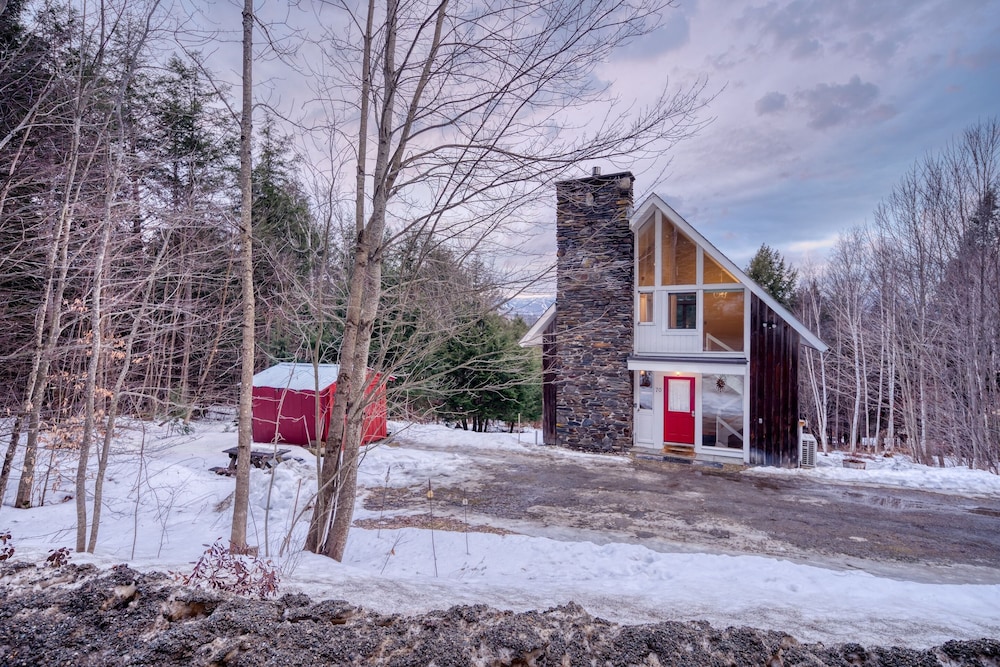 Classic Stowe Ski 3 Bedroom Chalet by RedAwning view 5