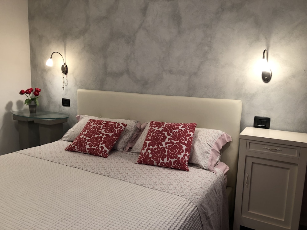 Appartamento Vista Lago Red & Grey
