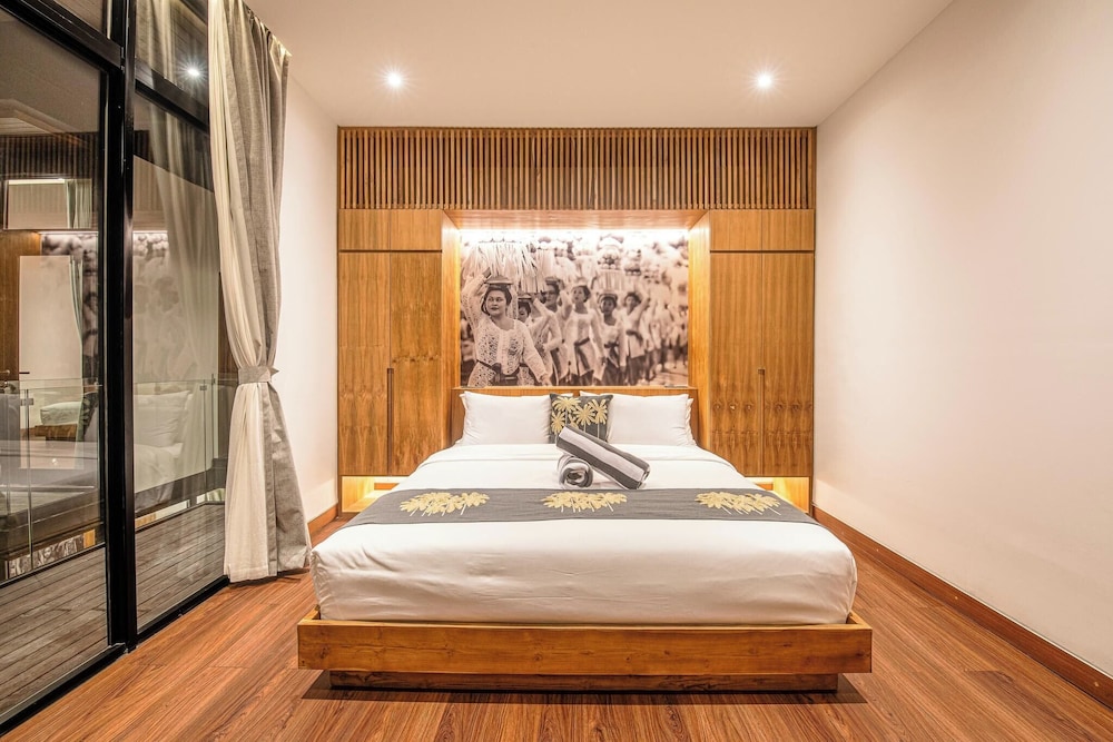 Elegant 6BR Canggu Retreat Just 400m to the Ocean