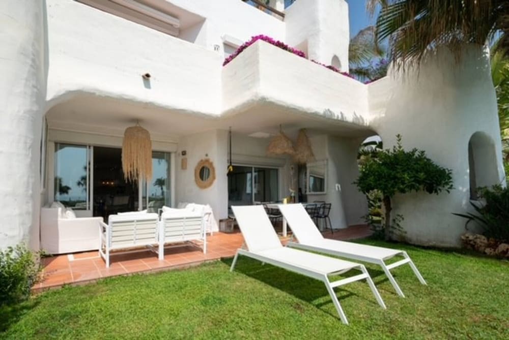Flat With Garden on the First Line of the sea in Puerto Banús photo 4