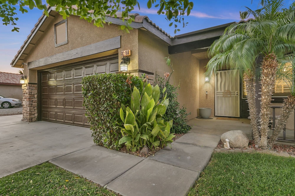 Desert Oasis Retreat Palm Meadows Gem 3 Bedroom Home