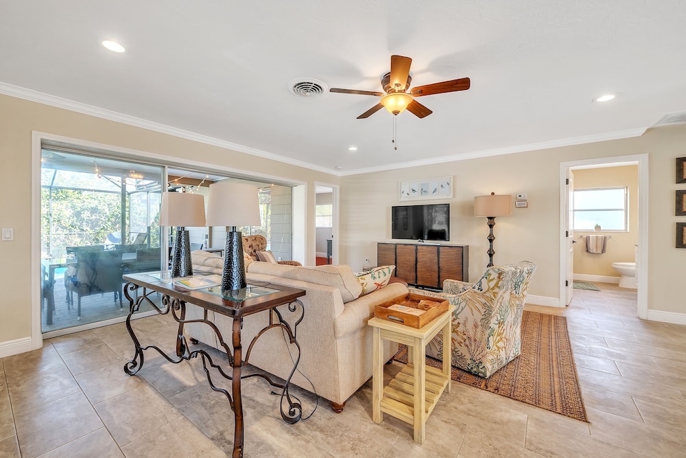 Beautiful Pool Home Near Siesta Key Beach 2 Bedroom Home
