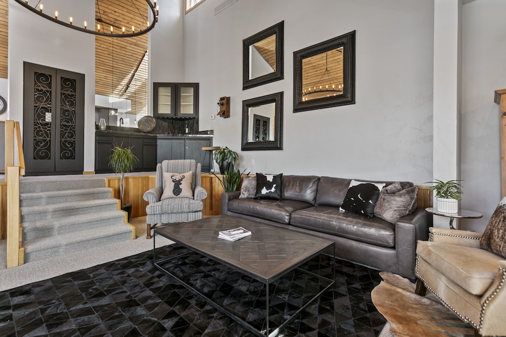 2060 Solamere Drive - Four Bedroom Home 4 Condo