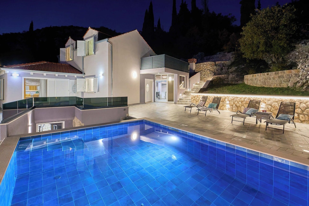 Hedera Estate, Villa Hedera XVI
