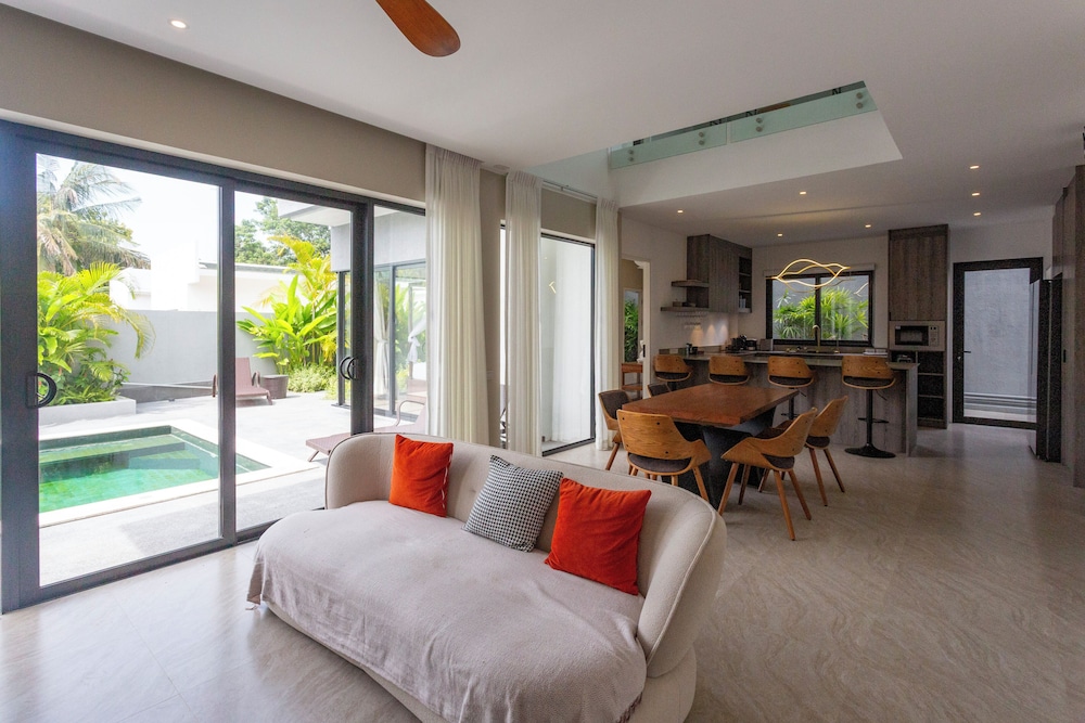 Family PoolVilla Near the Pier V266