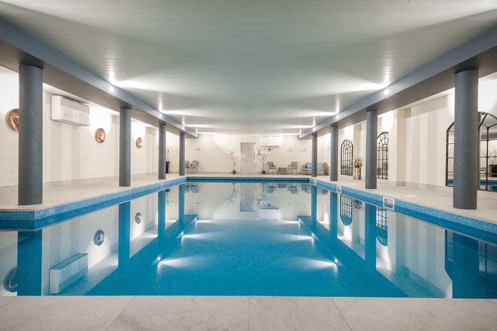 COMIS Hotel & Golf Resort
