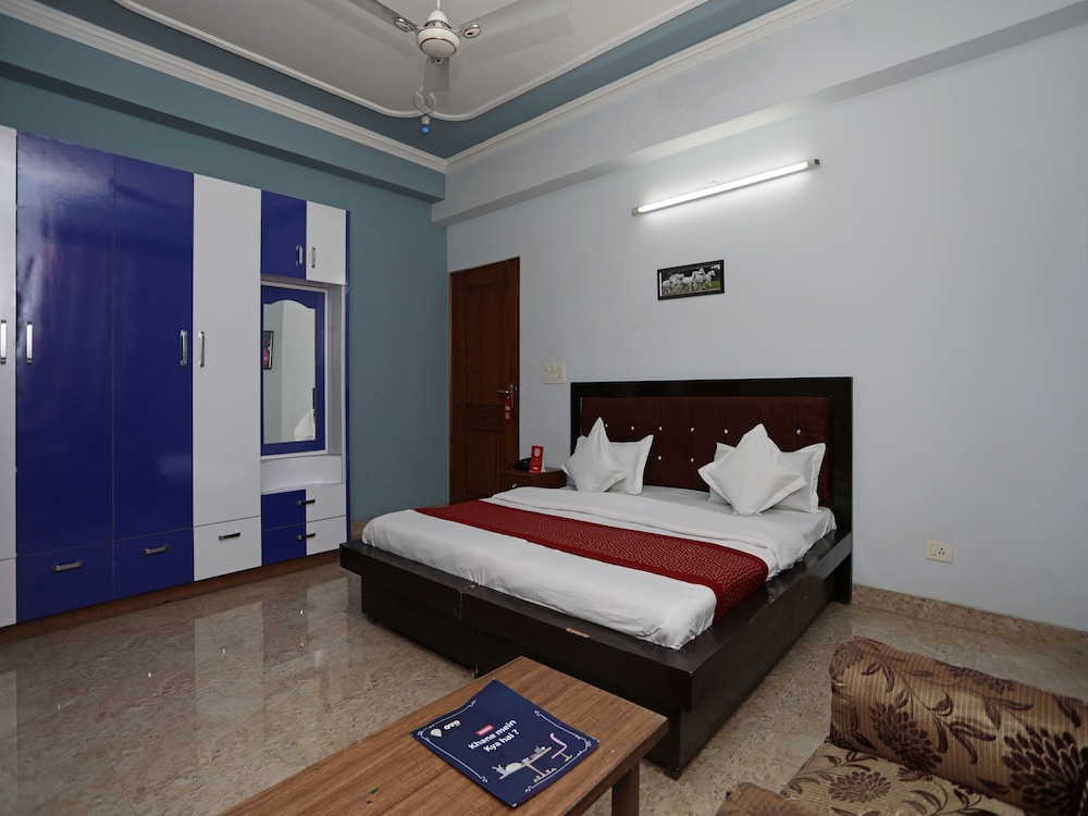 OYO 12502 City Hotel