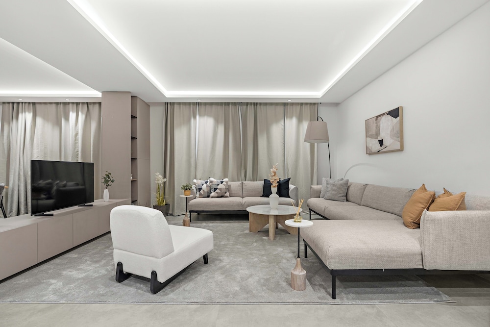 Silkhaus Rose Residency 36