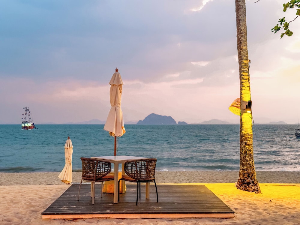 Phuket Moonlit Bay Seaview Resort&Spa