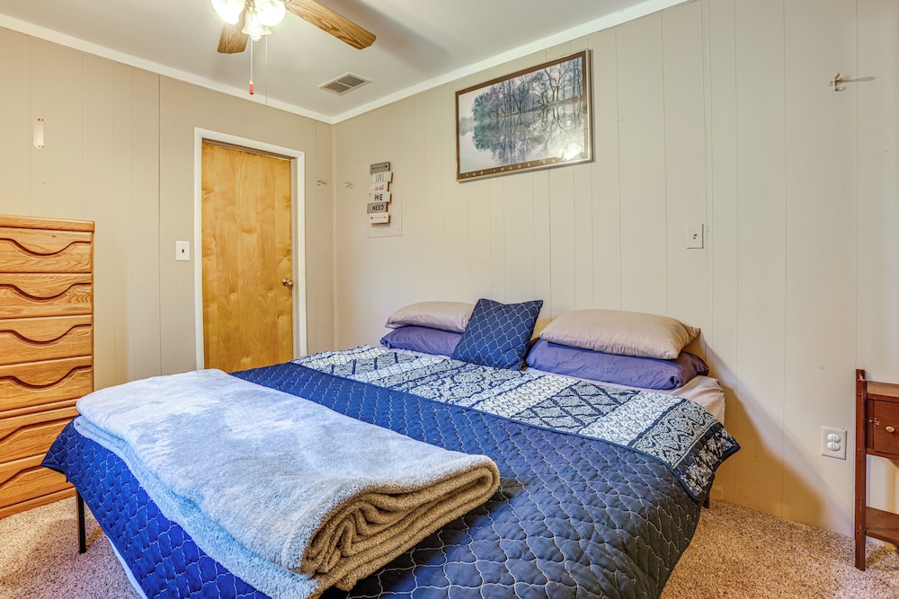 4 Mi to Snowmobile Trails: Muskegon River Retreat