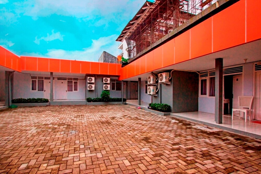 RedDoorz near Atmajaya University