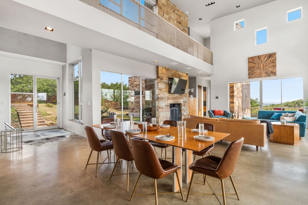 Luxury 4BR Hilltop Retreat With Scenic Views