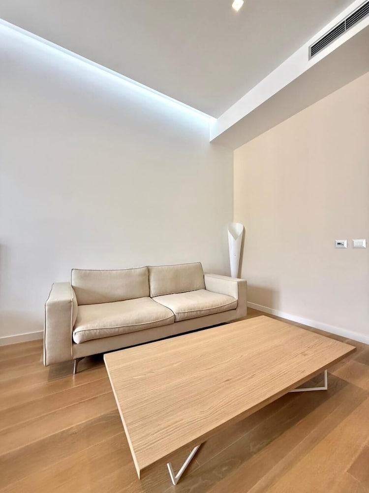 Condo Studio Plaza