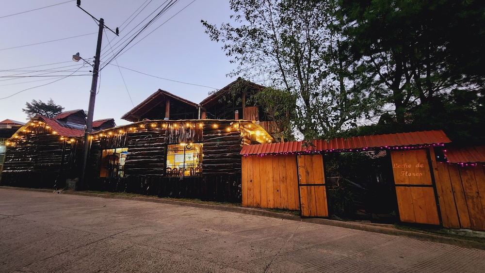 Hostal El Pital Lecho de Flores