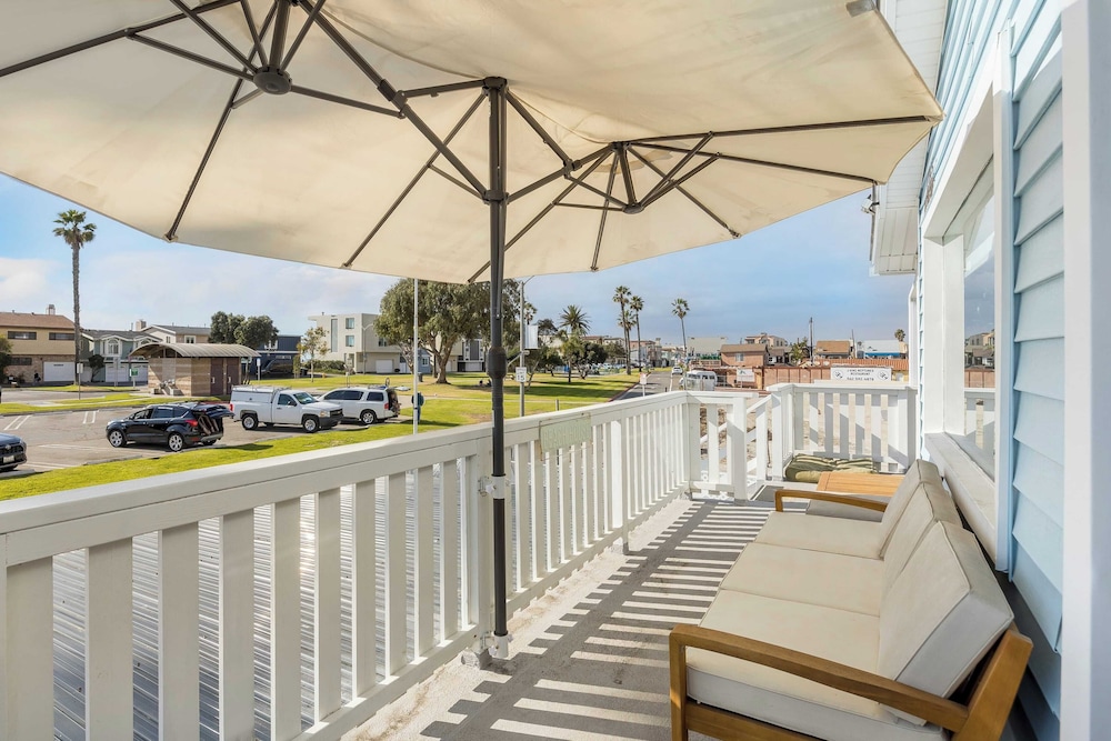 Steps to the Beach, 2 Units w/ Patio, Fire Pit Pacific Coast Highway Buyout