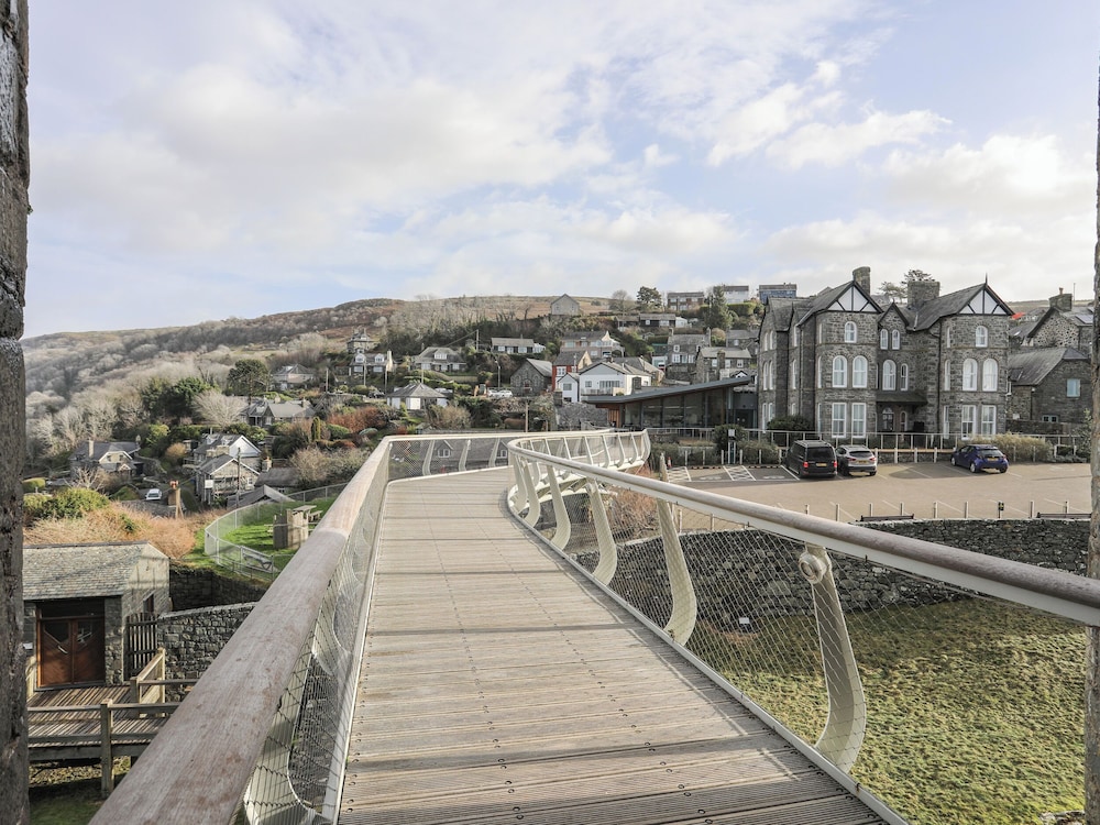 Harlech Apartments - Efnisien
