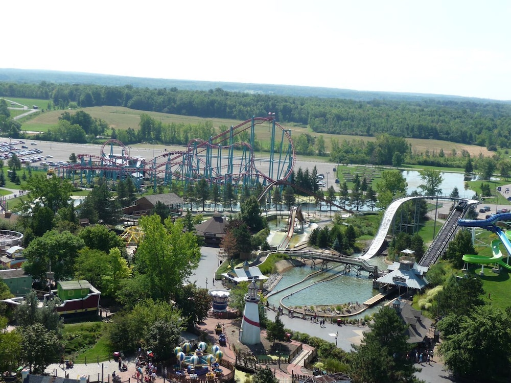 Darien Lake Lodge on the Lake