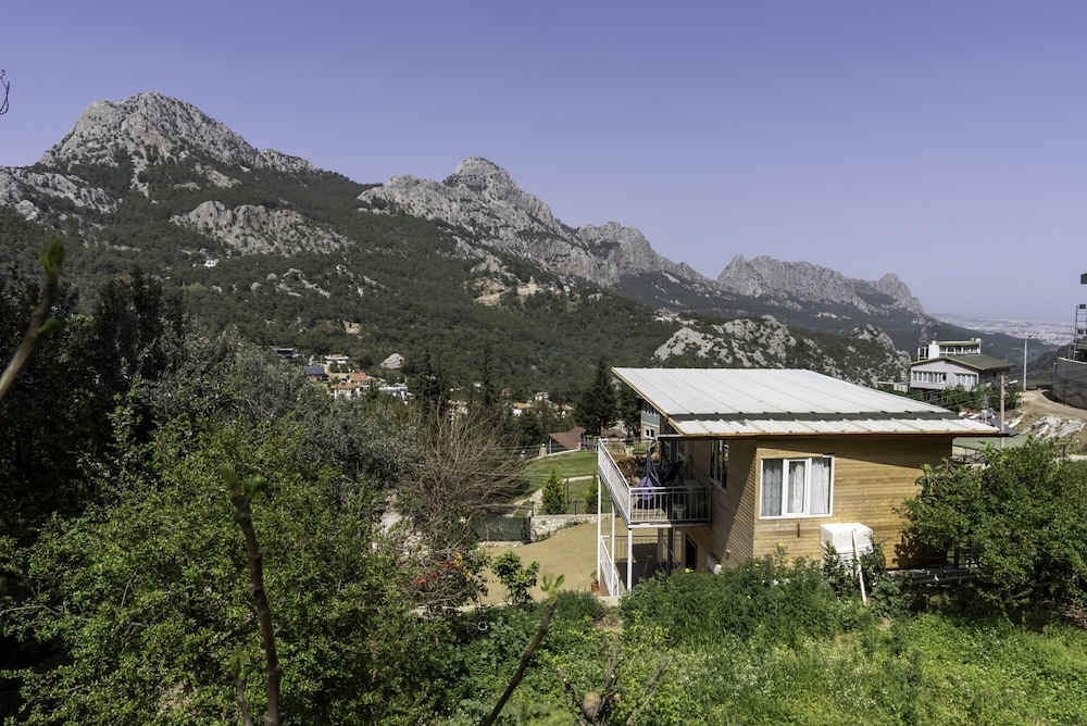 Scenic View Villa With Garden in Nature
