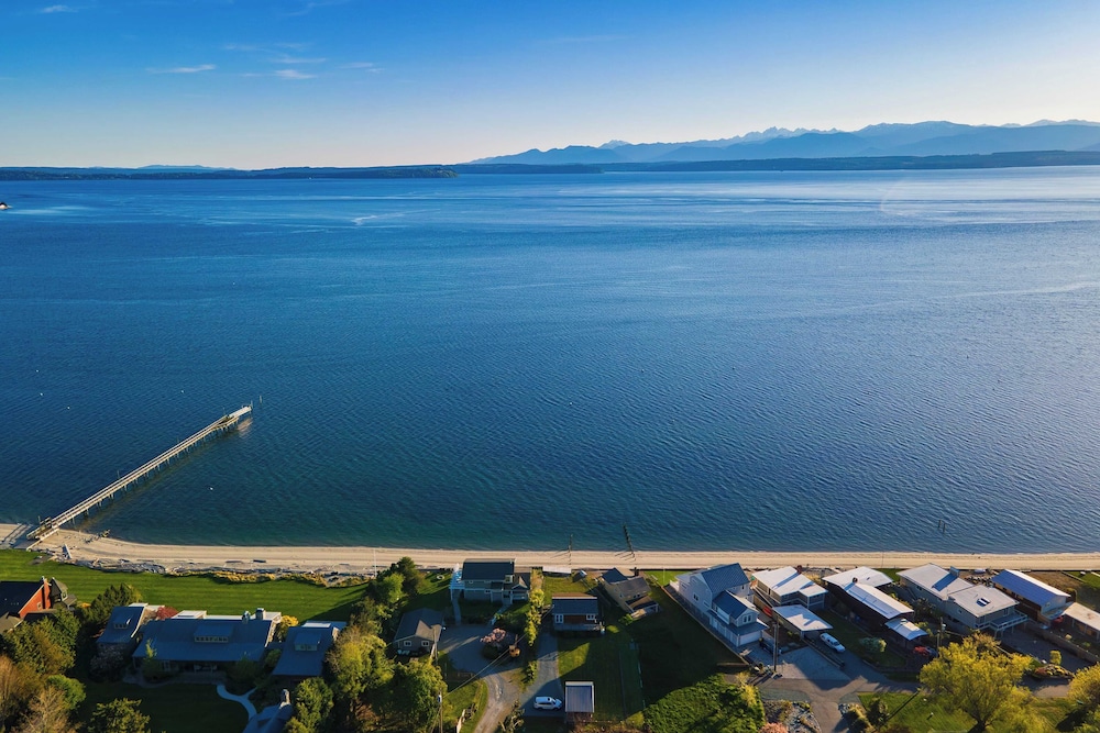 Cozy Whidbey Island Stay Steps on the Beach Fireplace, Bbq, Near Trails
