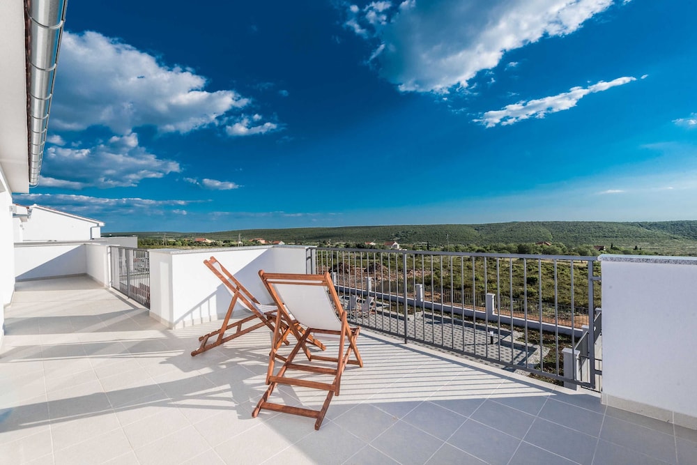 Luxury Escape With Swimming Pool & Modern Design