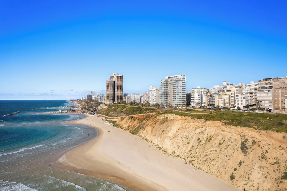 Netanya Beach Pool Studio by Sea N' Rent