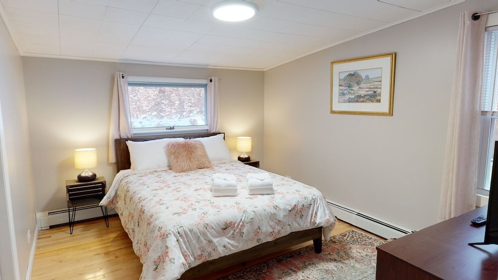 Winter Lore - Outdoor Hot Tub - Minutes To Killington/pico 4 Bedroom Home by RedAwning view 4