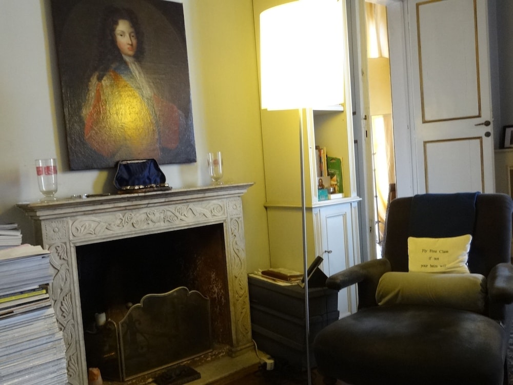 In Rome, Aristocratic, 3 Bedroom in Elegant, Historic Palace 3 Bedrooms 3 Bathrooms Apts
