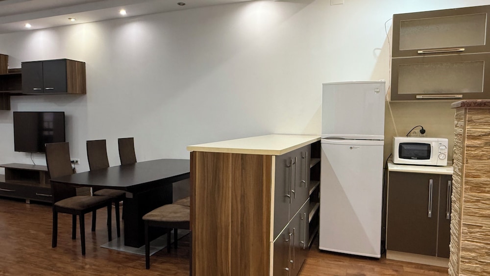 Comfortable apartments on Northern Avenue by Sweet Home